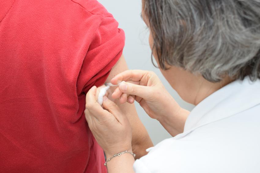 Vacina contra a gripe esgota no primeiro dia no ABCD e está suspensa