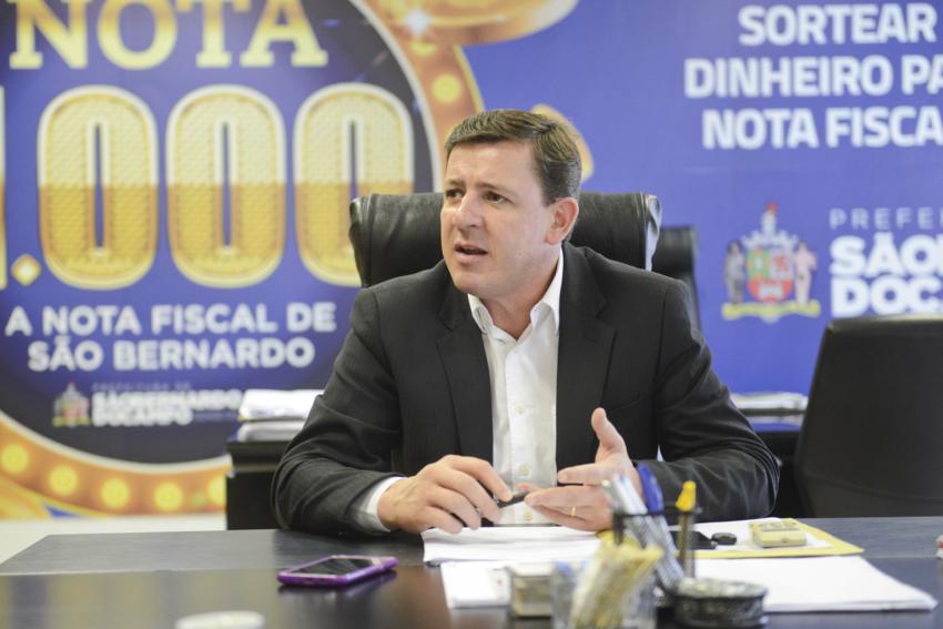Piora estado de saúde do prefeito de São Bernardo e ele é internado na UTI