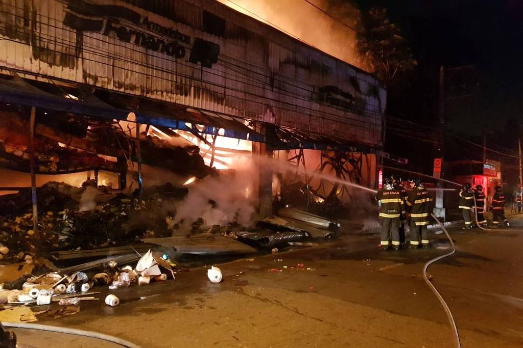 Armarinho Fernando de São Bernardo é destruído por incêndio