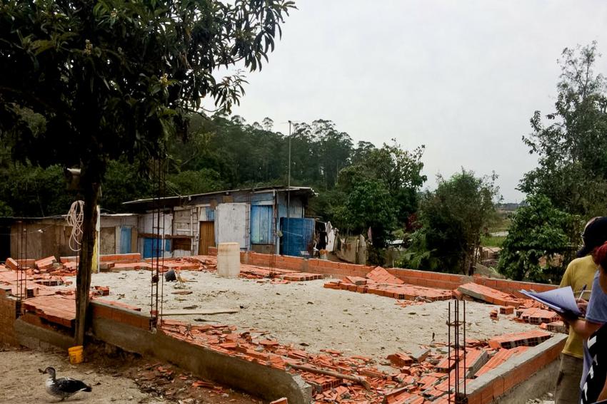 São Bernardo faz demolição de casas construídas em área de manancial