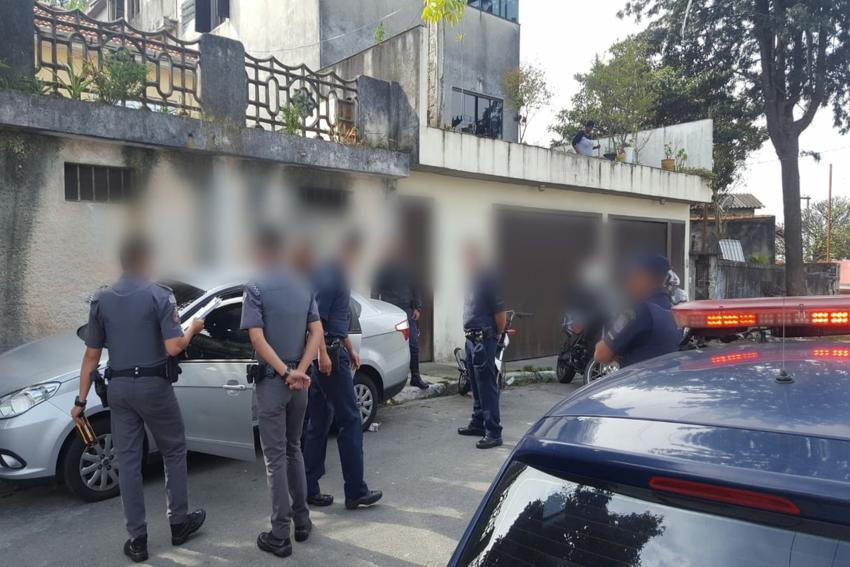 Bandidos armados abordam grávida em Diadema e roubam carro