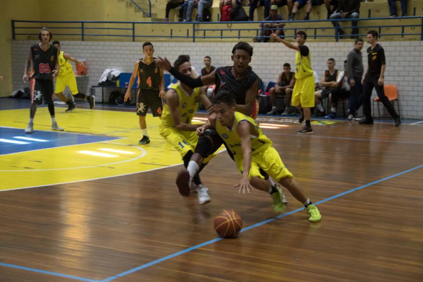 Em jogo emocionante, São Vicente vence Santo André no basquete