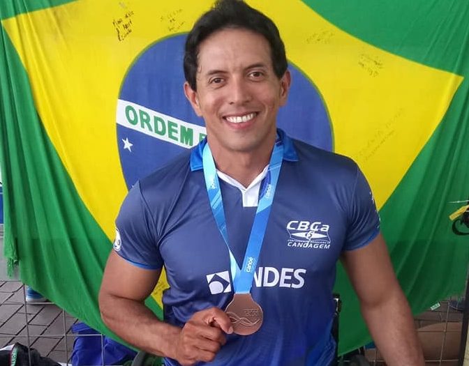 Atleta de São Bernardo conquista ouro no Mundial de Paracanoagem