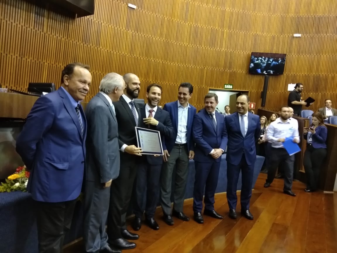 Com presença de 3 prefeitos do ABCD, Bruno Covas recebe título