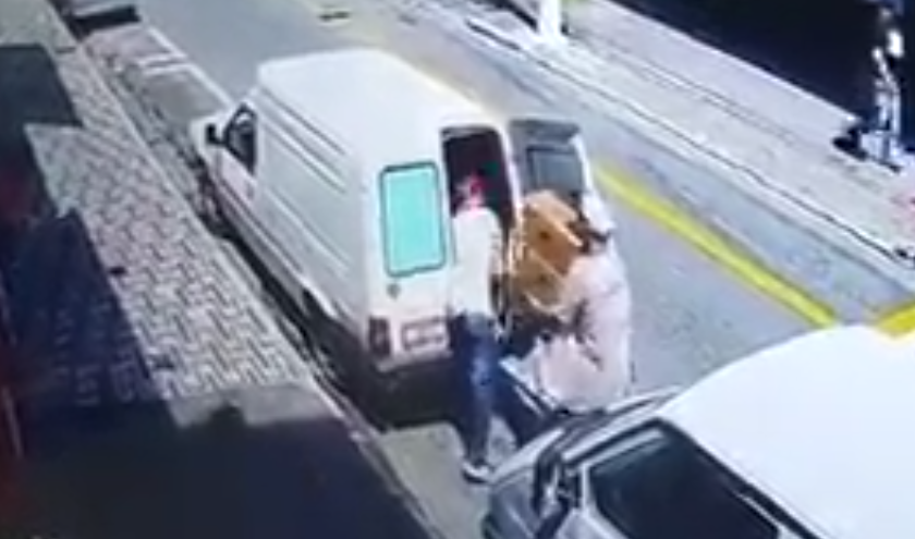 Vídeo mostra furto de carga no centro de Sto.André; PM prende criminosos