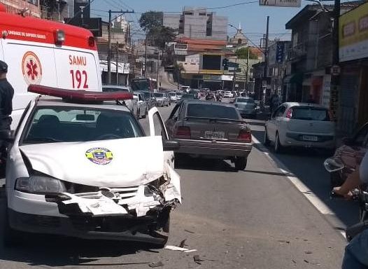 Viatura emprestada de S.Bernardo se envolve em acidente de trânsito em Mauá