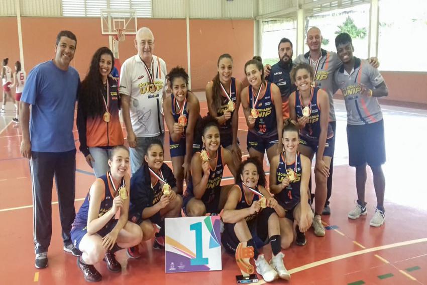 Mulheres de S.Bernardo garantem ouro no futsal e basquete