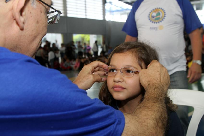 Alunos de Santo André com problemas de visão recebem óculos gratuitos