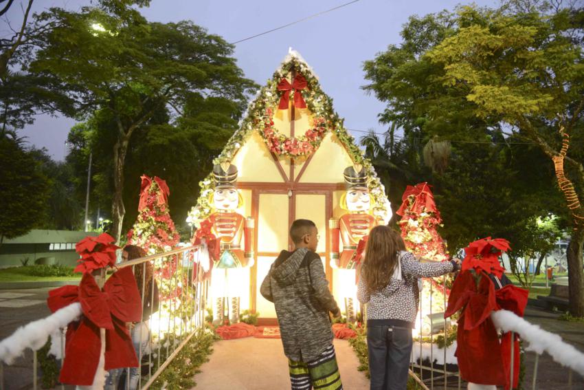 Em São Bernardo, Casa do Papai Noel é inaugurada na Praça Lauro Gomes