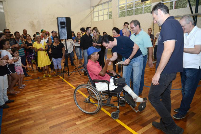 Santo André entrega 136 escrituras a moradores do Conjunto Alzira Franco I