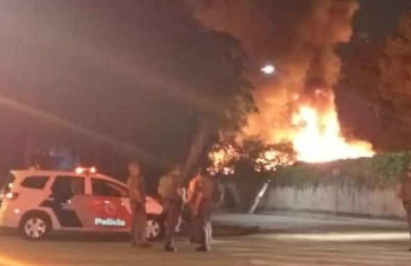 Pátio de Santo André pega fogo e donos de veículos podem pedir ressarcimento