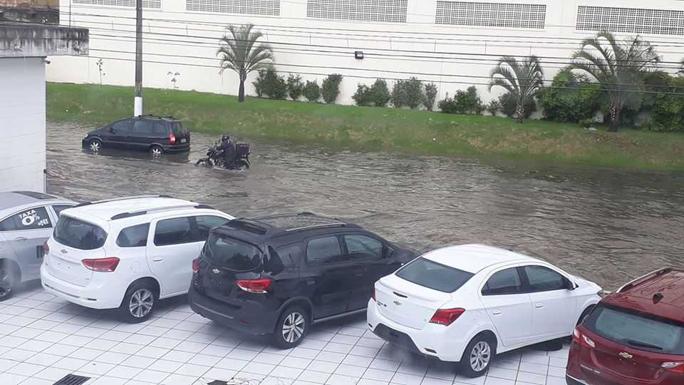 Chuva causa alagamentos em Santo André, São Bernardo, Diadema e Mauá