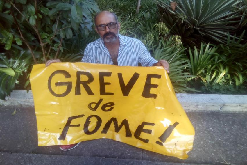 Ambulante de Mauá tem mercadoria apreendida e faz greve de fome no Paço