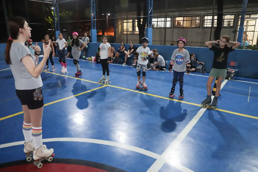 Santo André oferece aulas de patinação para a comunidade