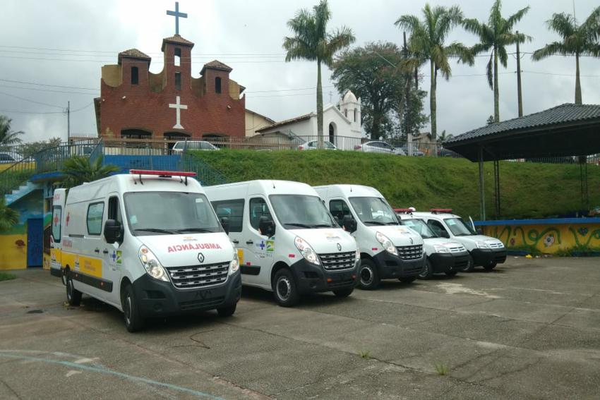 Prefeitura de Rio Grande entrega ambulâncias e veículos para a Saúde