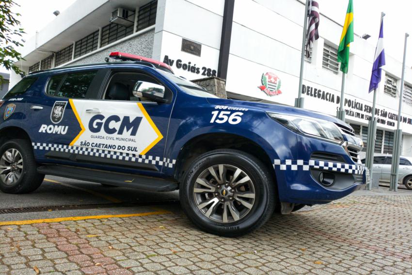 GCM de S.Caetano prende bandidos por furto em comércio e recupera carro