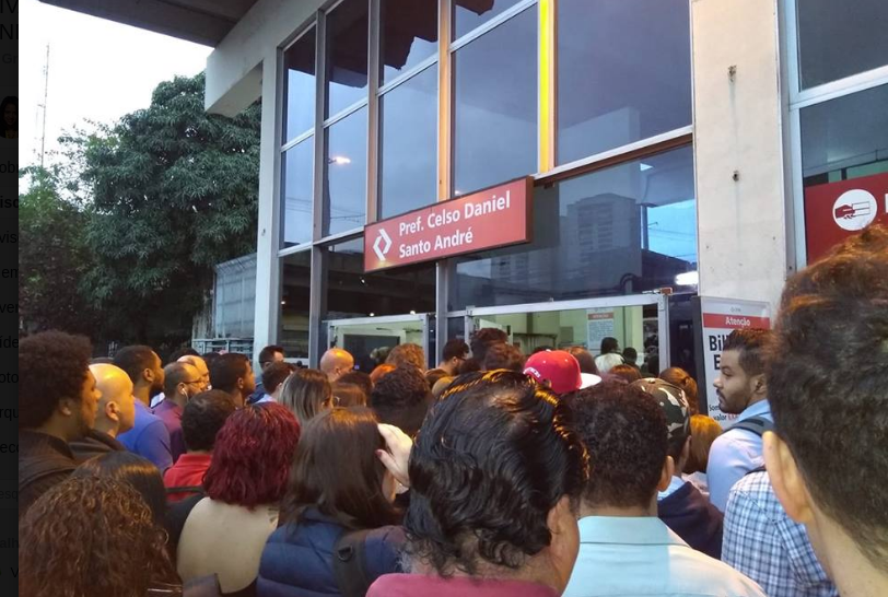 Usuários criticam superlotação na estação de trem de Sto.André