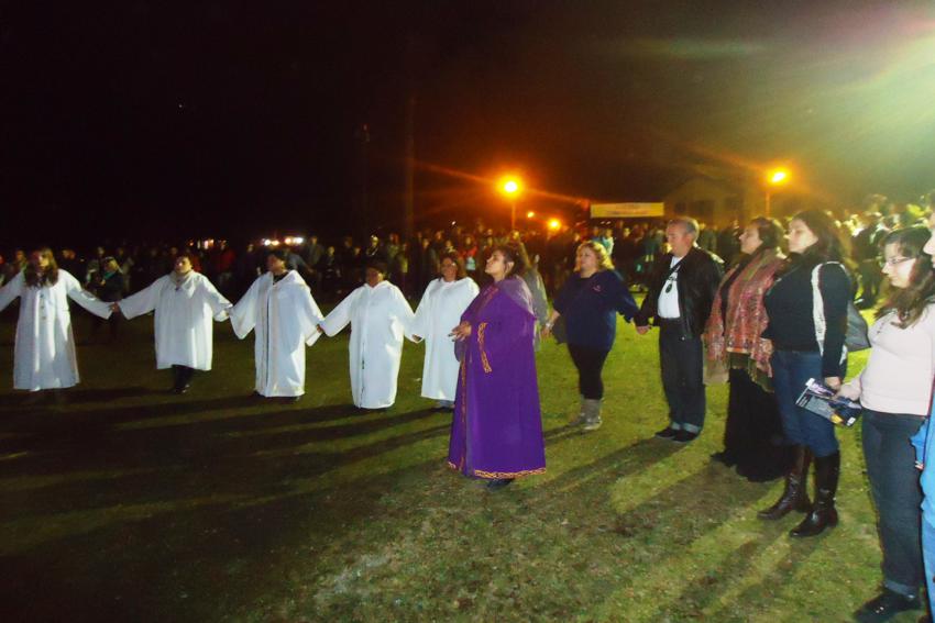 Procissão das velas dá inicio à Convenção de Bruxas de Paranapiacaba