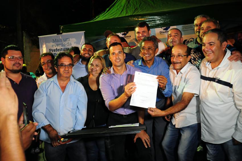 Prefeito Lauro Michels inicia obras de reforma do campo da rua Albatroz