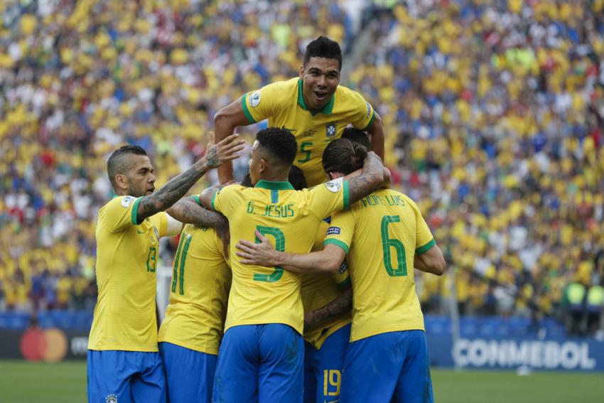 Brasil joga bem, anima a torcida e goleia o Peru