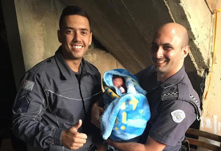 Policiais militares auxiliam parto em Santo André e bebê está bem
