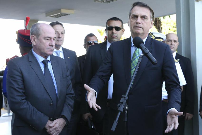 Bolsonaro enviará ao Congresso projeto para dar garantia jurídica a policiais