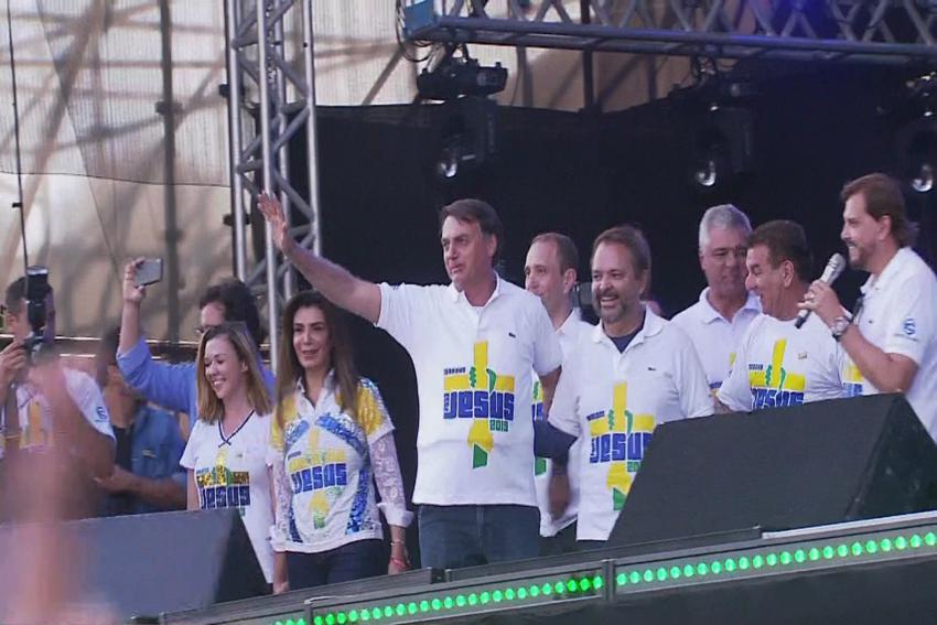 Bolsonaro é o 1º presidente da República a participar da Marcha para Jesus