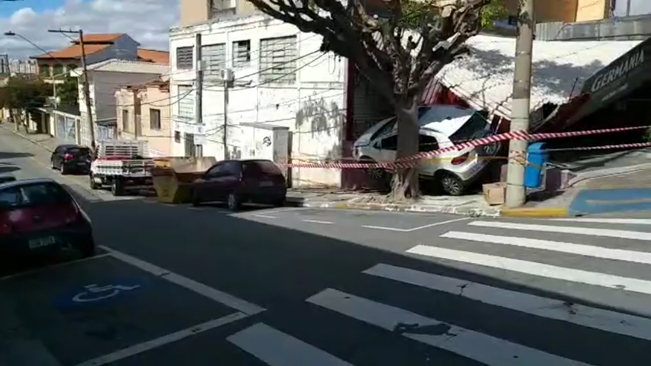 Acidente em S.Caetano provoca queda de telhado de choperia e deixa 2 vítimas