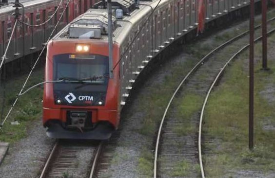 Discussão entre passageiros gera tumulto em trem da CPTM