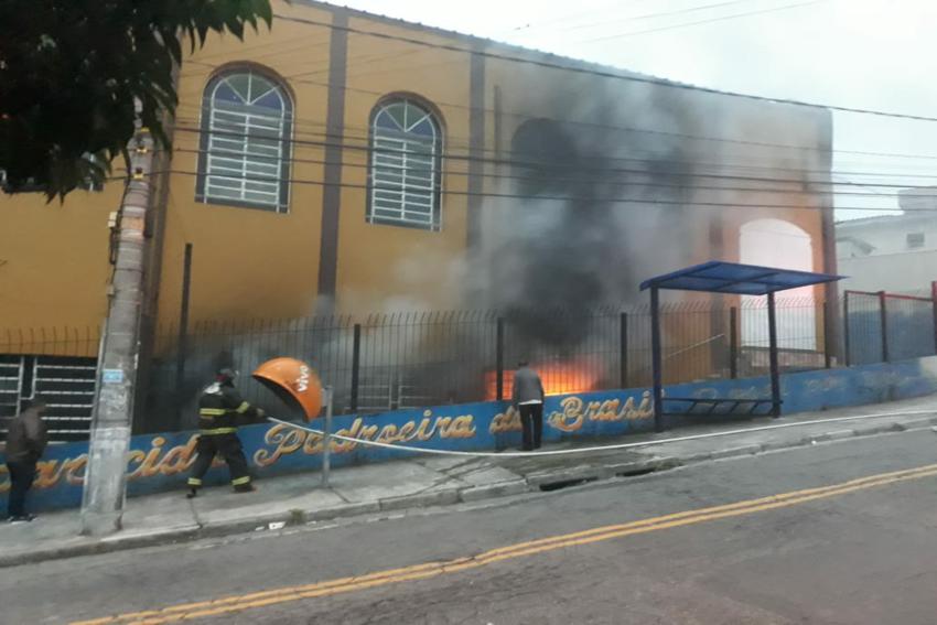Igreja Nossa Senhora Aparecida pega fogo em Mauá