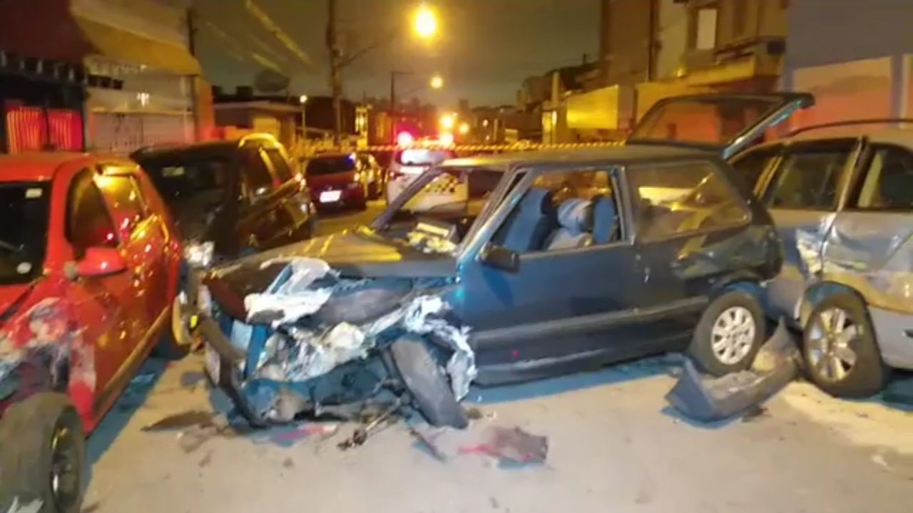 Em Sto.André, motorista bate em 3 três carros de membros de uma igreja  