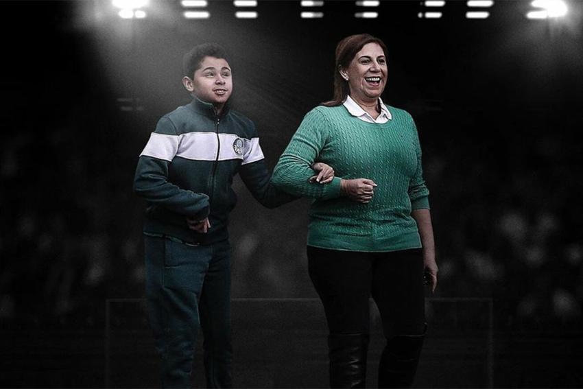 Mãe de Mauá que narra jogos para filho deficiente visual leva prêmio da Fifa