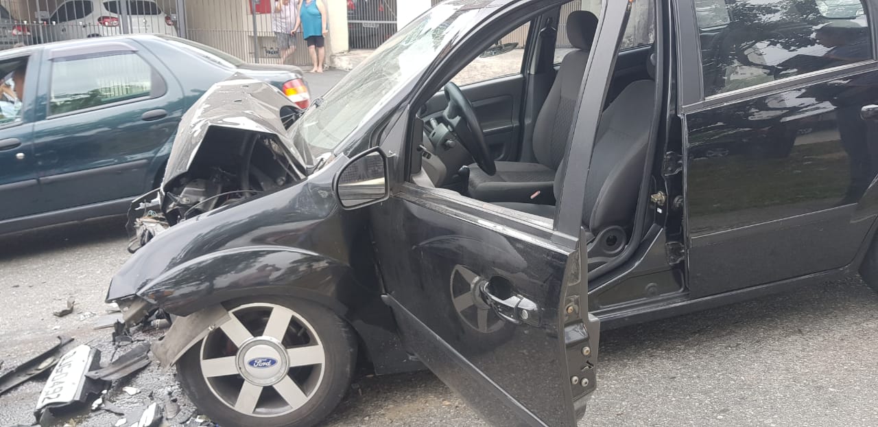 Bandido em fuga em Sto.André atinge cerca de 20 carros e deixa vítima