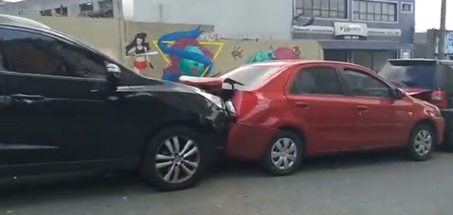 Acidente envolve seis veículos em avenida de Santo André