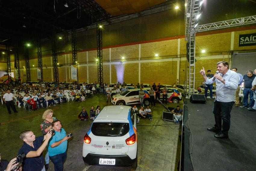 Paço de S.Bernardo entrega 19 carros 0 km a entidades assistenciais