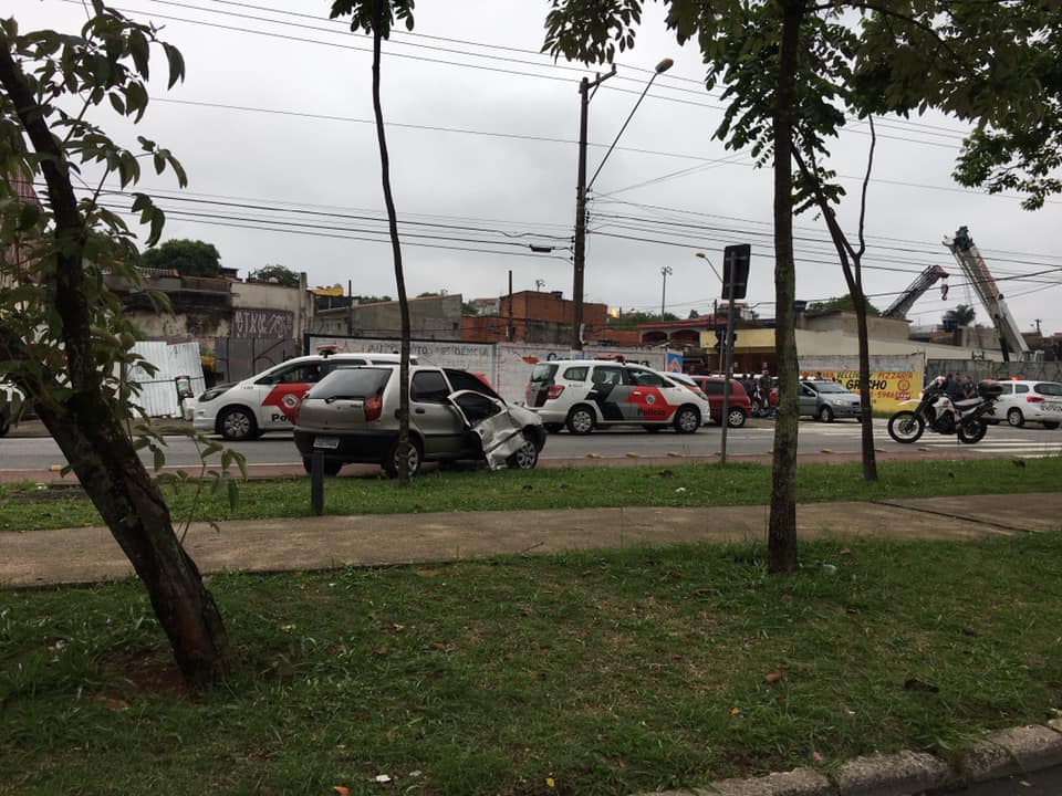 Invasão à casa, troca de tiros e dois baleados em Santo André