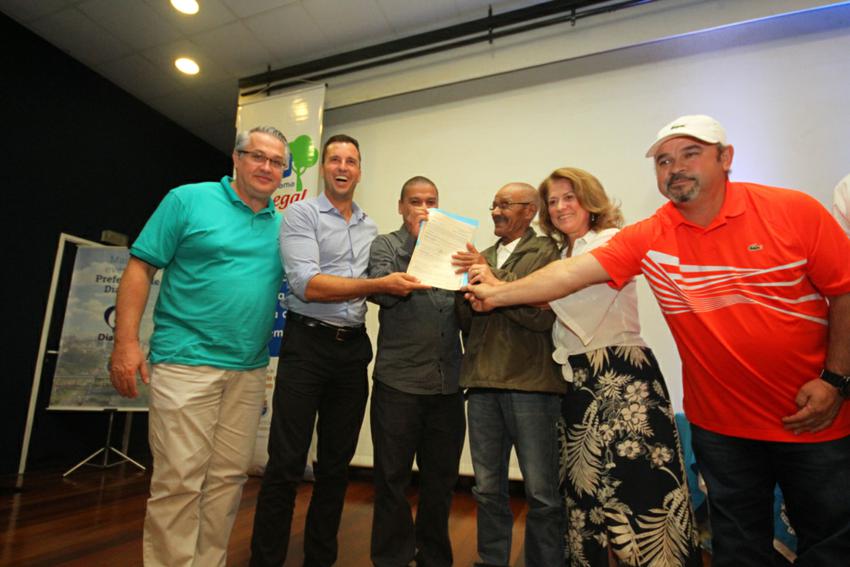 Lauro Michels entrega título de propriedade para 350 famílias