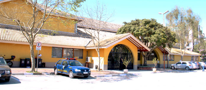 fachada da Prefeitura de Ribeirão Pires - prédio amarelo