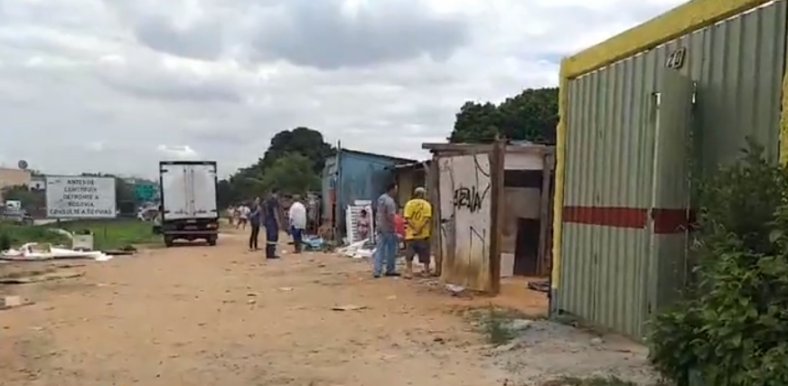 Ecovias remove 71 familias do km 24 da Anchieta, em São Bernardo