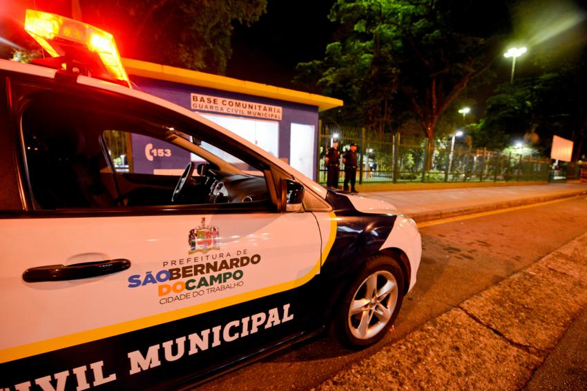 GCM de São Bernardo prende 2 bandidos durante furto a comércio