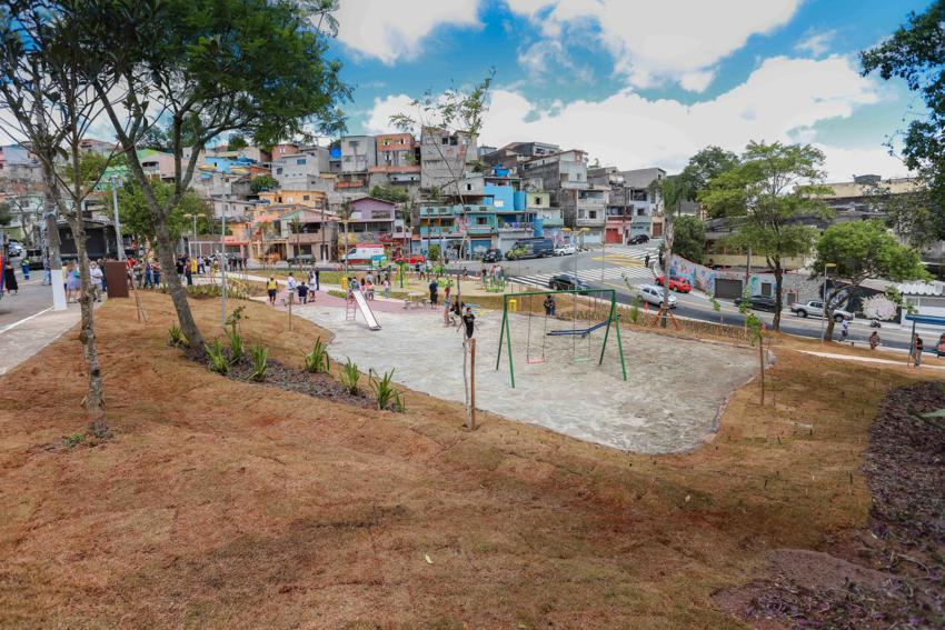 Prefeitura de Santo André entrega nova praça no Jardim Guarará