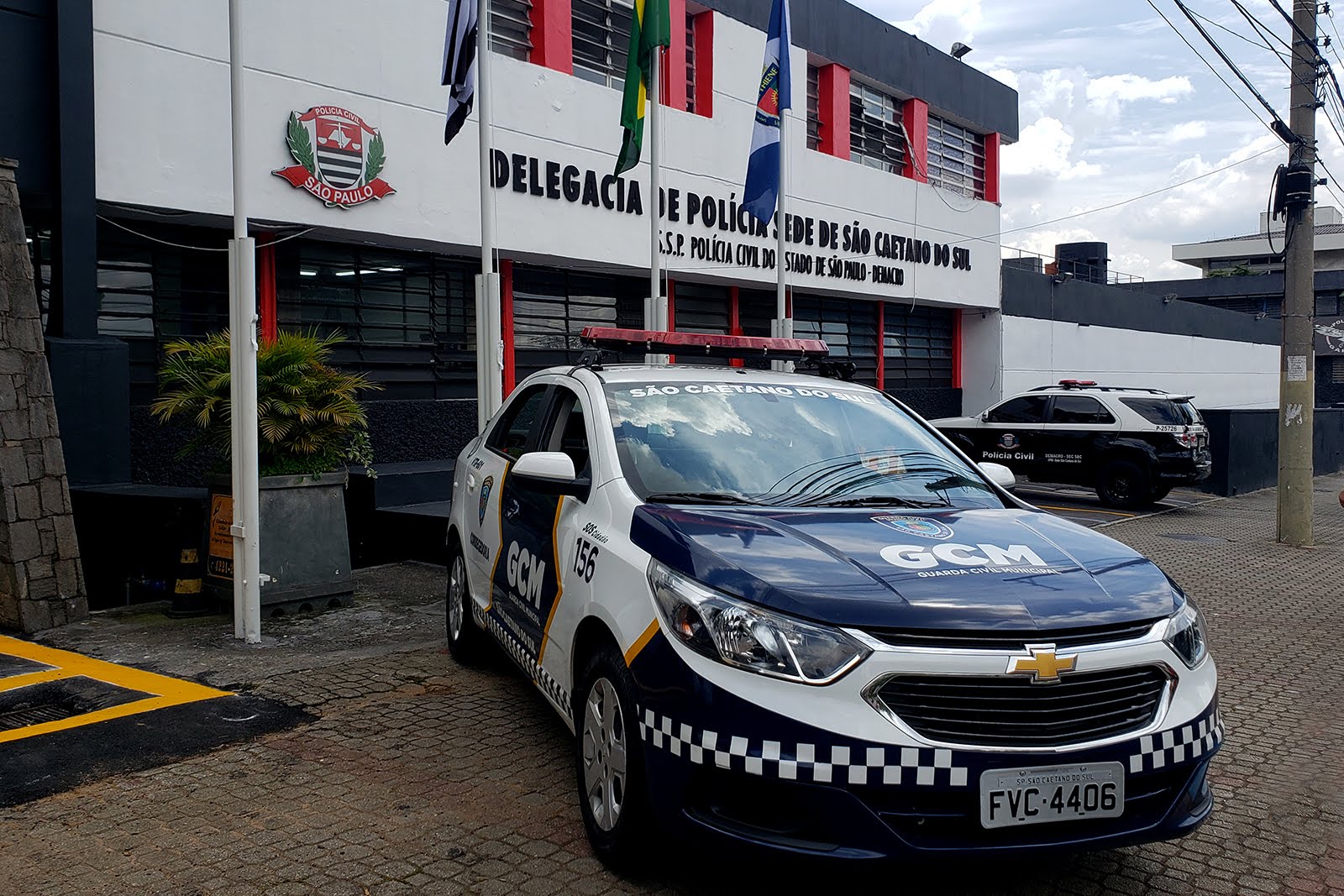 Após cerco policial, GCMs de S.Caetano prendem ladrões por roubo de celulares