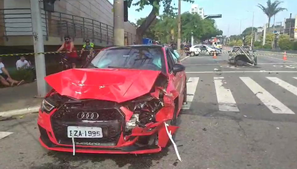 Em S.Caetano, acidente com 4 veículos na avenida Goiás deixa vítimas