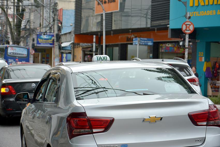 Santo André regulamenta uso de publicidade em táxis