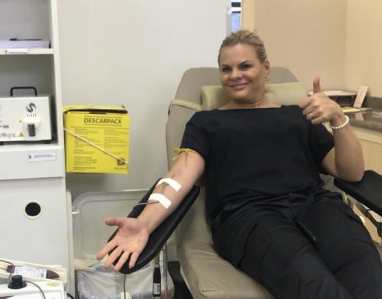 Carla Morando adere à campanha do Estado e doa sangue