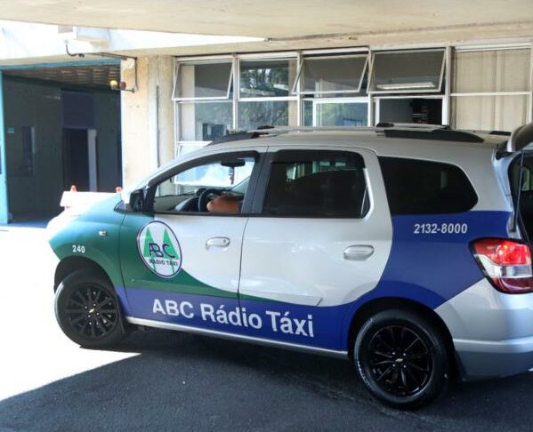 Seis cidades do ABCD reajustam valor da tarifa do táxi na Região