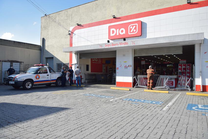 Após fechar Ricoy, Prefeitura de Diadema lacra supermercado Dia