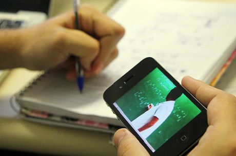 Doria lança aulas em tempo real por TV aberta e celular a 3,5 milhões de alunos