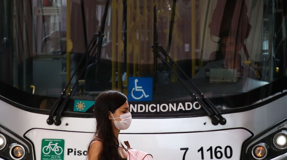 Decreto do governador obriga uso máscara no transporte público