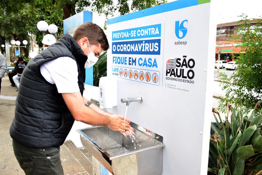 Diadema e Sabesp instalam lavatório para pacientes e moradores